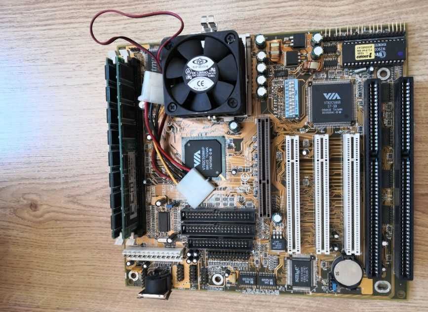 Płyta główna Asus P5BV3+ oraz procesor i pamięć