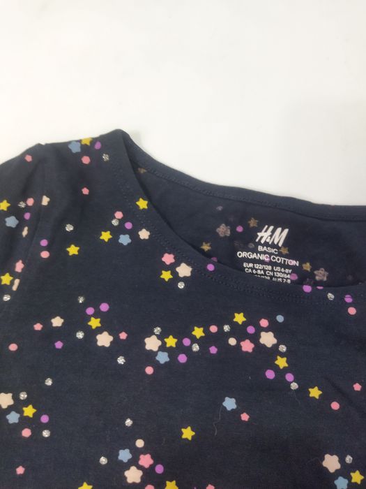 Granatowa bluzeczka H&M z długim rękawem w serduszka, rozmiar 122/128