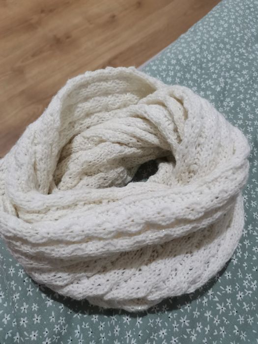Szalik komin na szyję damski biały kremowy z błyszcząca nitką na jesie
