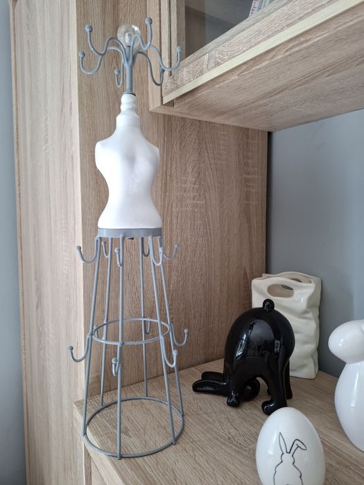 Duży porcelanowo- metalowy wieszak na biżuterię