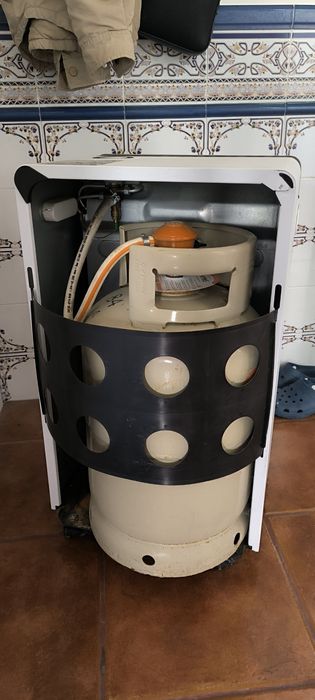 Aquecedor a gás , vendo com a botija