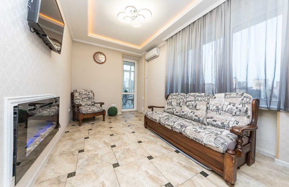 Люкс, 2к пр Перемоги 1, ТРЦ Україна, Охматдит