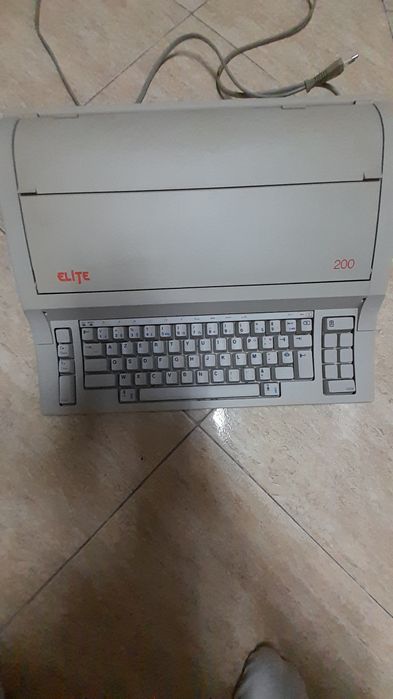 Maquina de Escrever Elite 200