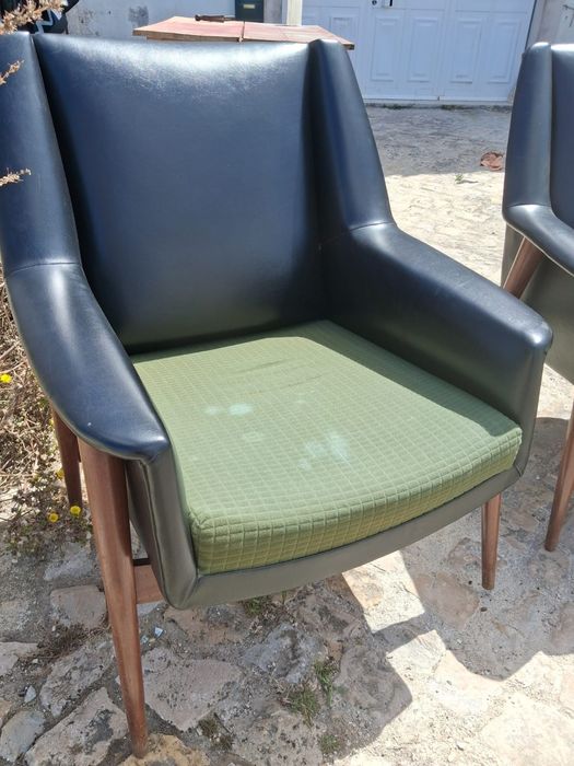Conjunto de sofá e cadeirão vintage