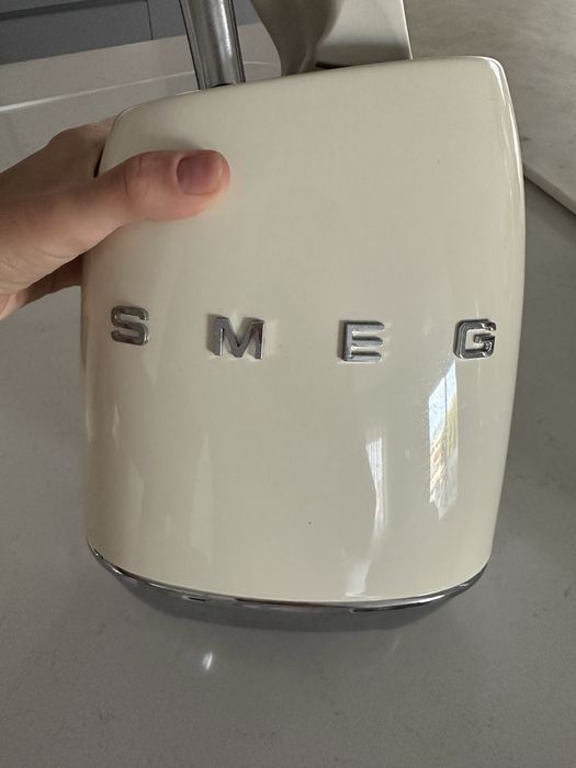Faqueiro SMEG bege