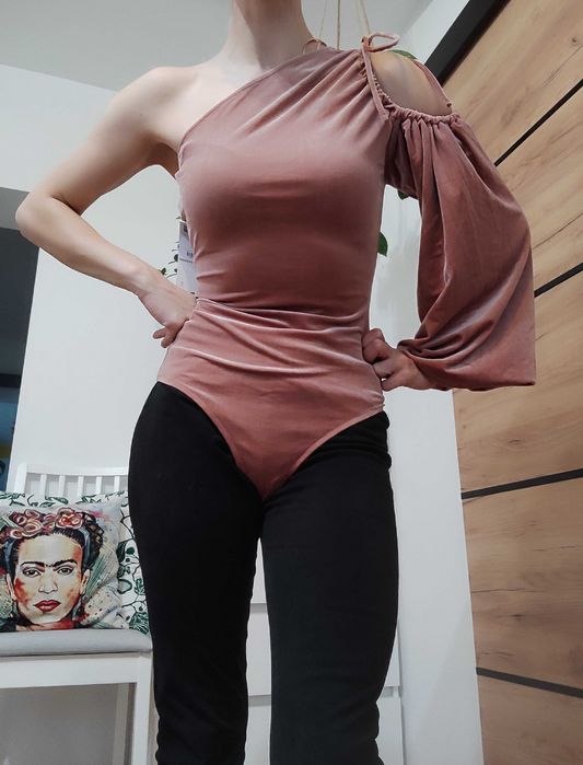 Piękne body Bershka Night Out / S / 36 / welur