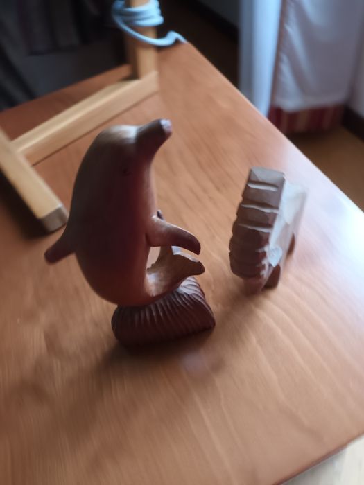 Dois animais de madeira