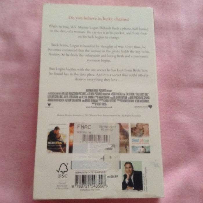 2 Livros formato bolso Nicholas Sparks (em inglês)e Almeida Garrett