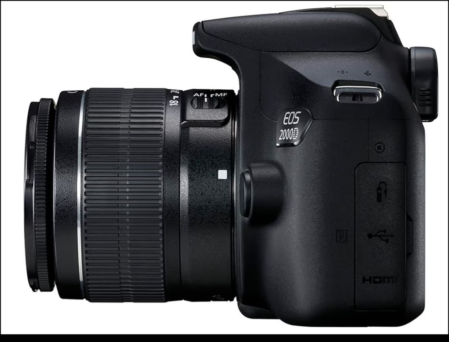 Câmara fotográfica Canon EOS 2000d em caixa.