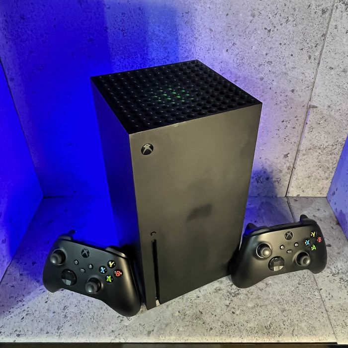 Konsola Xbox Series X Model: 1882 | Używana | 2 Pady |