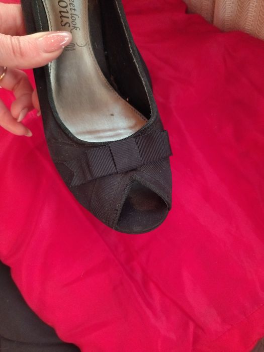 Туфлі, босоніжки