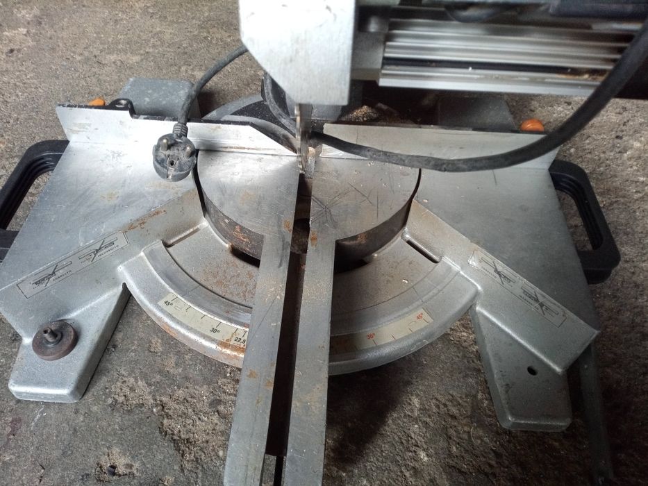 Máquina de esquadria