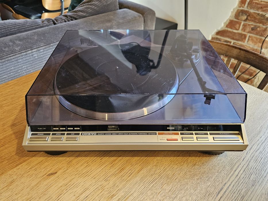 Gramofon Onkyo CP-1046F
