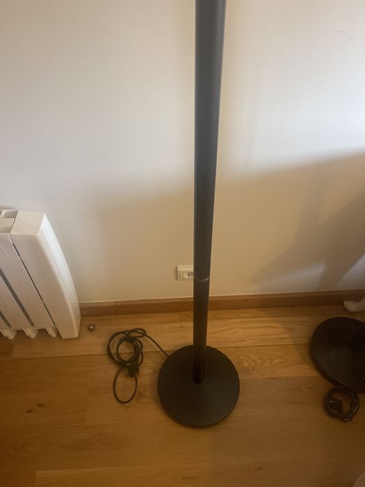 Candeeiro de pé preto