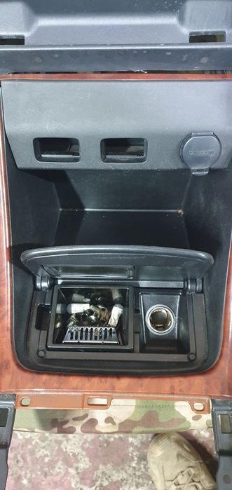 Продам консоль на камри 30