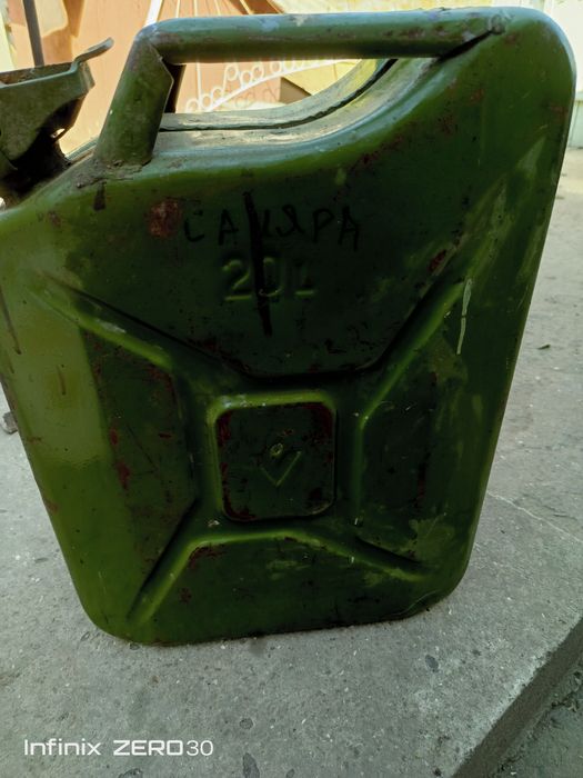 Продам б/у канистру 20 литров из под саляры.