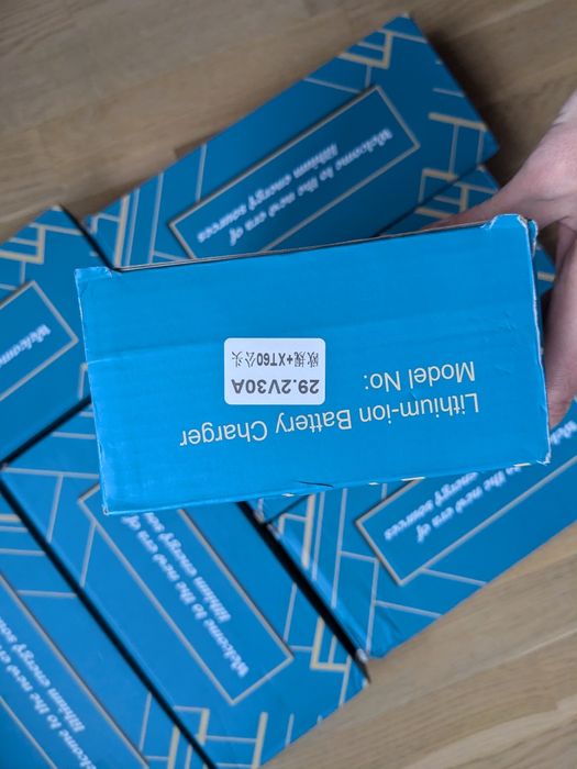 Зарядний пристрій 30A для батарей LiFePO4 4S 8S Li-ion 3S 4S 6S 7S