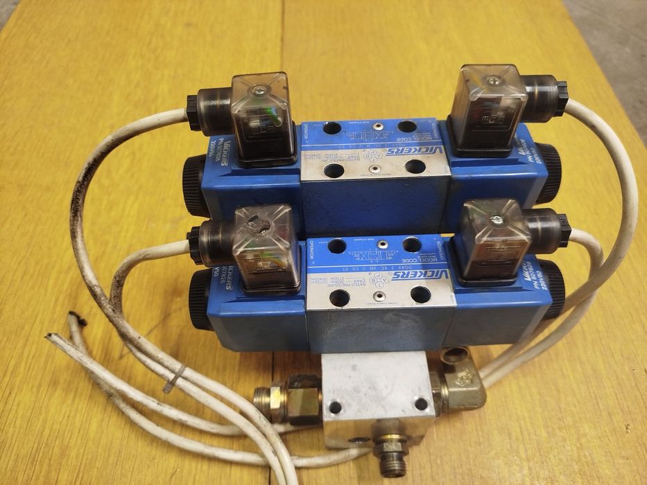 Rozdzielacz hydrauliczny vickers 24 V