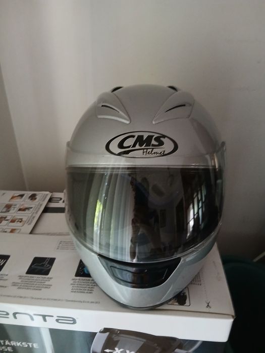 1 capacete moto como novo.