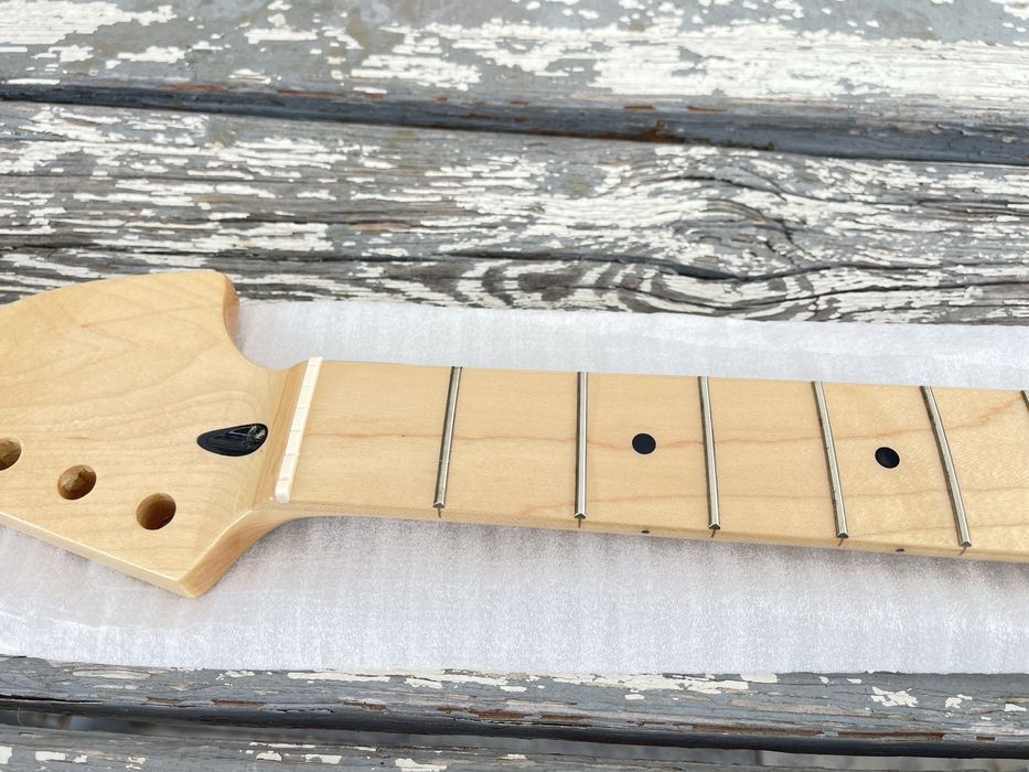 Gryf gitary typu stratocaster Big Head