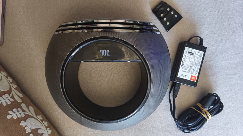 Coluna de Som JBL  modelo Radial tamanho Original com Comando e Acessórios Originais