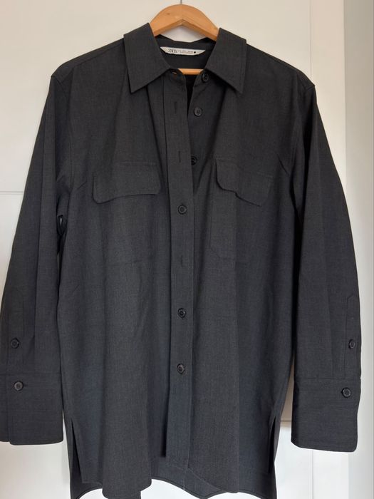 Camisa comprida com bolsos