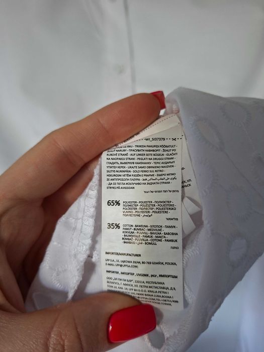 Biała elegancka koszula z ażurowym wzorem