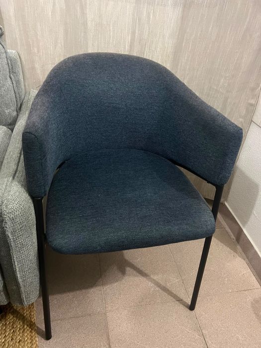sofá + duas poltronas com 4 almofadas