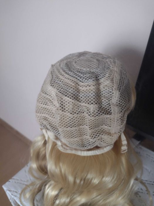 Peruka blondynka długie włosy.