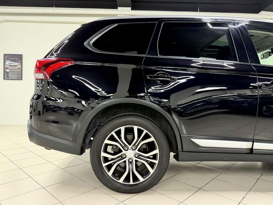 Mitsubishi Outlander 2.2 DI-D Intense Black Edition