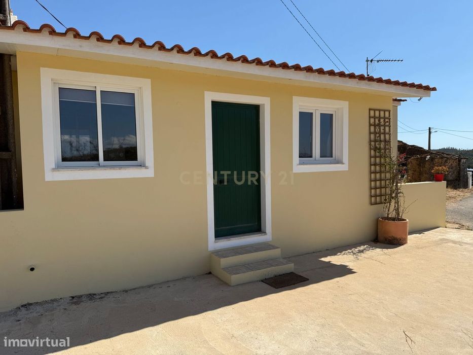 Moradia T3 | Renovada | Geminada| Vale Figueira – S.B.Messines | Terre
