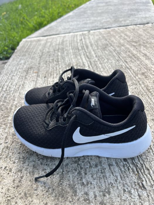 Продам жіночі кросівки Nike