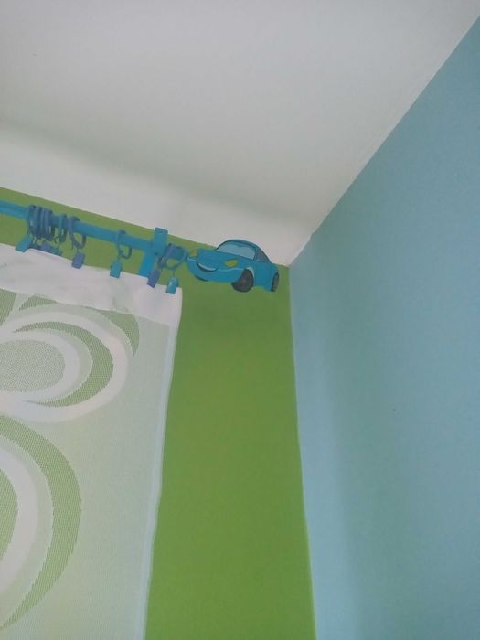 Karnisz niebieski z regulowaną szerokością