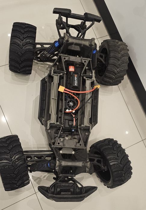 Traxxas x-maxx xmaxx 8s rc nie Arrma Kraton slamed max