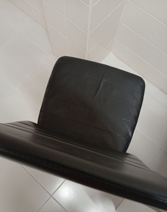 3 Cadeiras pretas (Cozinha/Sala)