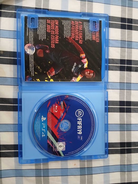 Playstation 3 usada com alguns bons jogos.