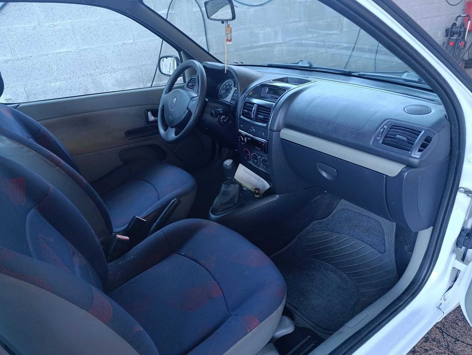 Renault clio diesel 5 lugares