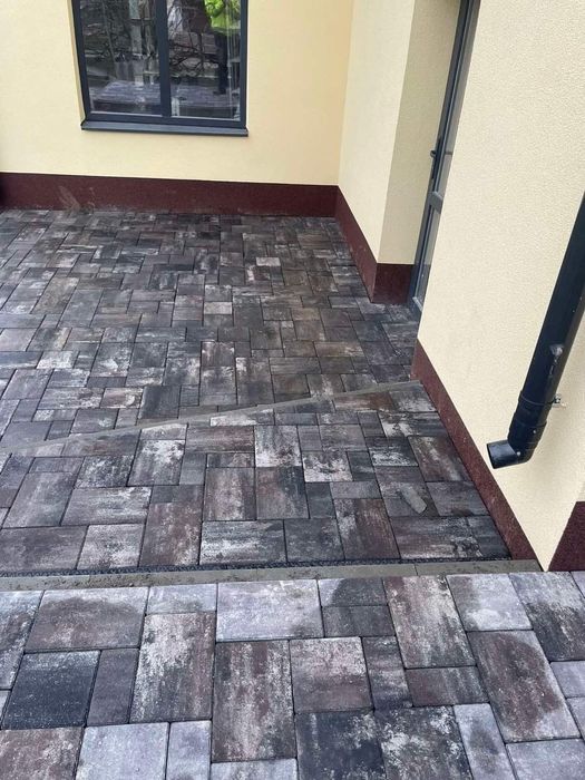 Продаж та Вкладання бруківки