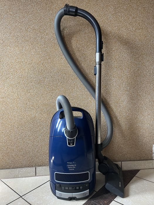 Odkurzacz workowy Miele Complete C3