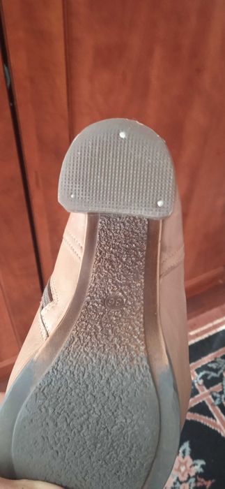 Skórzane botki LASOCKI na obcasie 7 sm.