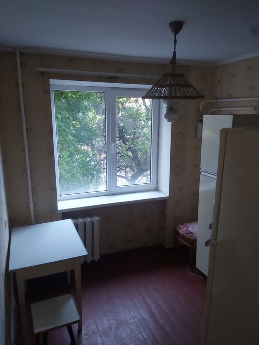 1-кім. біля залізничного  вокзалу.