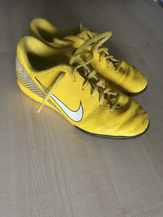 Buty żółte do piłki  nożnej halówki Nike 36