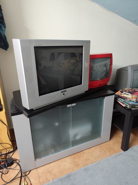 Móvel de TV com prateleira giratória