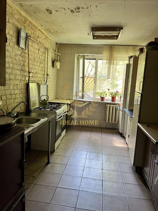 Продаж кімнати в гуртожитку біля метро Дорогожичи