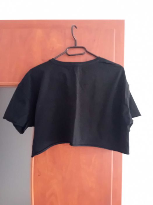 Czarny crop top Reserved