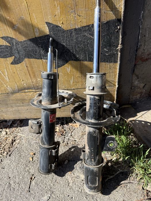 Передні амортизатори Хюндай Елантра МД