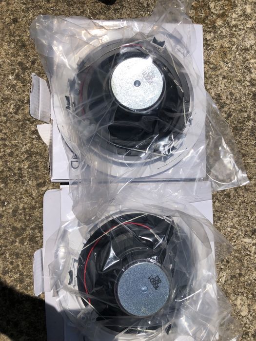 Built-in Speakers and ISSound 8 Ohms64284944472451121