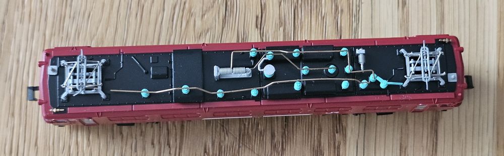 Kolekcjonerski model lokomotywy elektrycznej Microace ED76-1012.