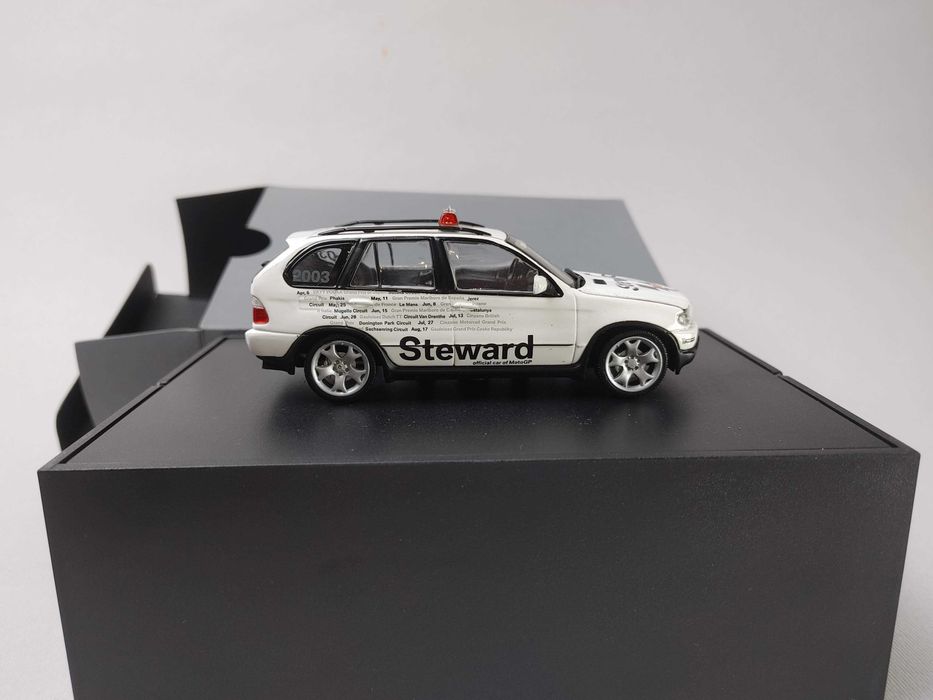 1:43 BMW X5 4.4i (E53) Steward Car MotoGP 2003 Minichamps