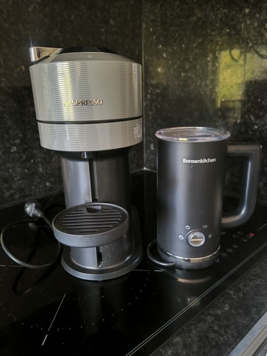 Máquina de café + Espumador de leite